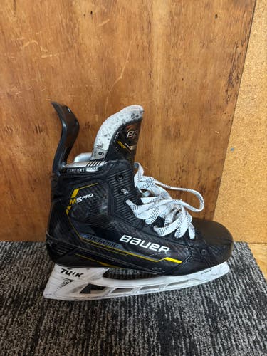 Black Bauer Supreme M5 Pro Hockey Skates Regular Width 8 (Used)