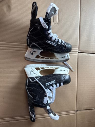 2014 Bauer Nexus 200 Hockey Skates Regular Width Size 2 (Used)