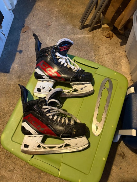 2023 CCM JetSpeed FT680 Hockey Skates Regular Width 6.5 (Used)