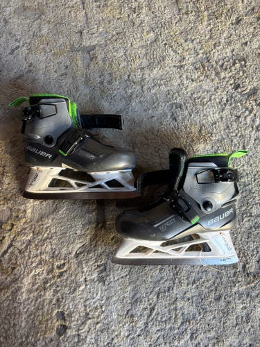 Junior Bauer Konekt HF2 Hockey Goalie Skates Size 2