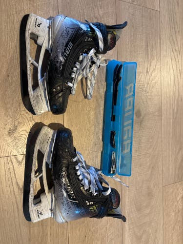 Black/Gray 2023 Bauer Vapor Hyperlite 2 Hockey Skates Regular Width Size 4 (Used)