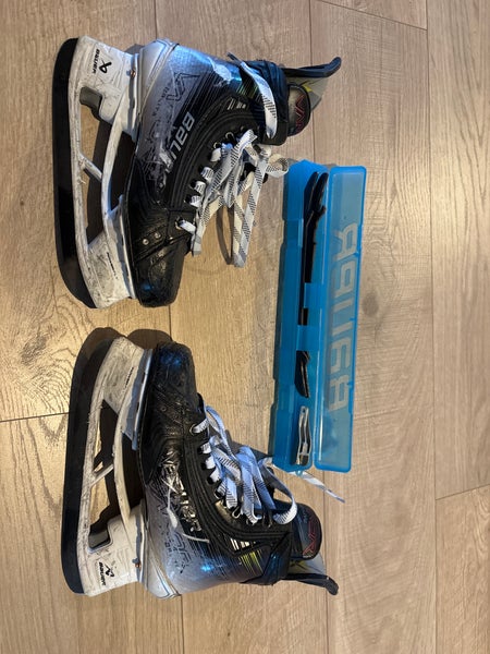 Black/Gray 2023 Bauer Vapor Hyperlite 2 Hockey Skates Regular Width Size 4 (Used)