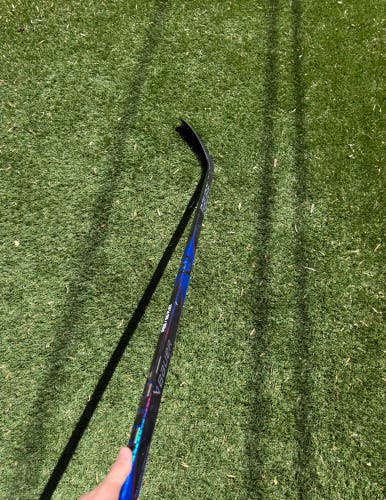Intermediate Bauer Proto2 Right Handed Hockey Stick P28 65 Flex (Used)