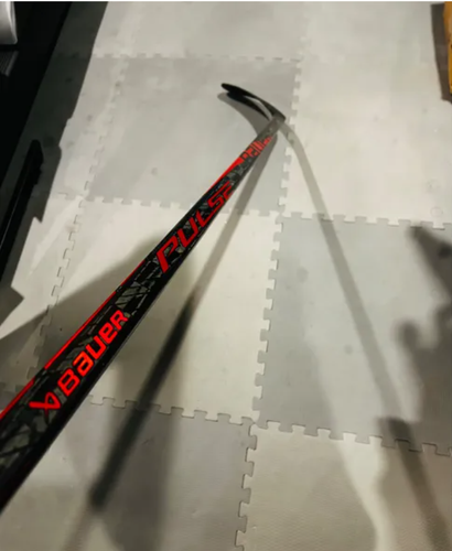 NEW Senior Red Bauer Pulse Right Hand Hockey Stick P92 70 Flex (New)