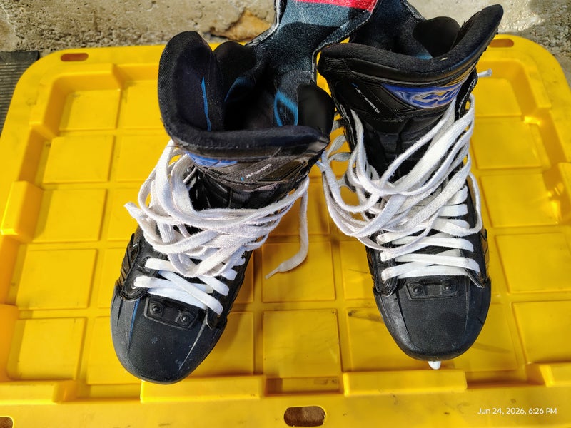CCM JetSpeed XTRA PLUS Hockey Skates Wide Width 10 (Used)