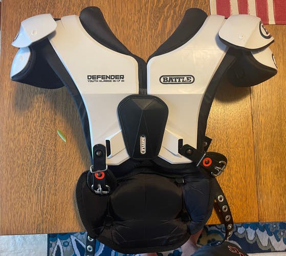 Battle Defender Shoulder Pads (Used) Youth XL