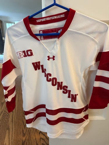 White XS Boys Under Armour Jersey (New)