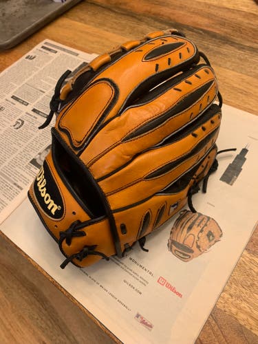 Wilson a3000 A3002 Kip Lht baseball glove. ASO 12” model for left handed thrower. Pristine.