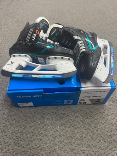 Bauer Supreme Fuse Hockey Skates Size 5 (New) Fit 2