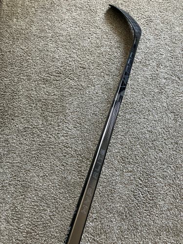 Senior Bauer Vapor Hyperlite 2 Hockey Stick Right Handed P28 77 Flex Pro Stock (New)