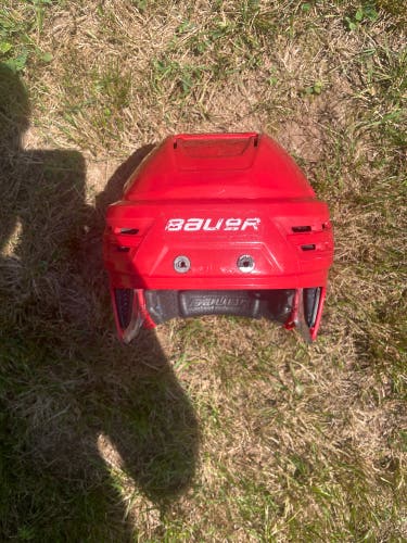 Medium Red Bauer Re-Akt 85 Helmet (Used)