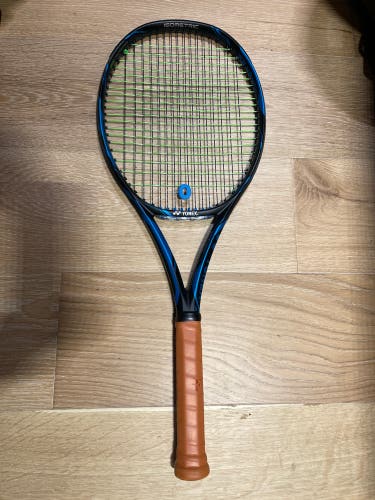 YONEX Dr 98 Tennis Racquet