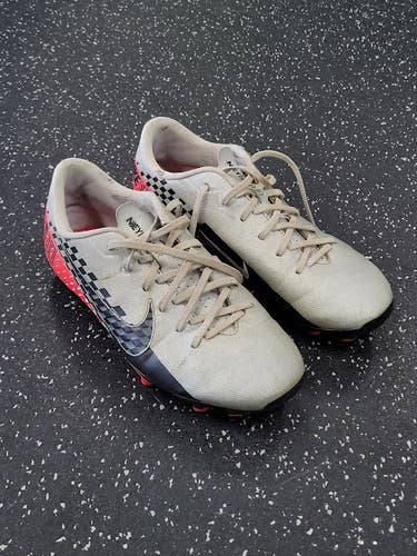 Used Nike Soccer Cleats Grey Junior 05 11849-S000041803