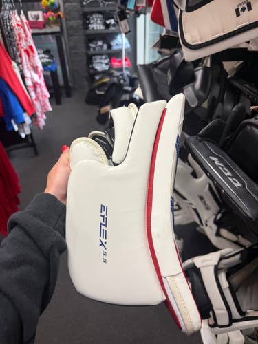 CCM Extreme Flex 5.5 Regular (New)