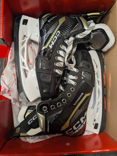2024 CCM AS-V Pro Hockey Skates Wide Width Size 4 (New)