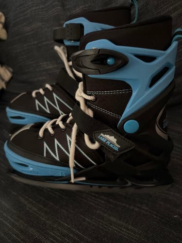 Black {Blank} Hockey Skates Regular Width (Used)