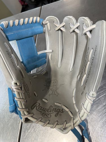 Rawlings RH Heart of The Hide Softball Glove 12"