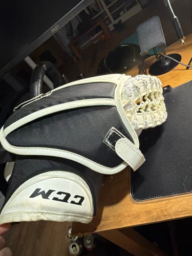 CCM Extreme Flex E3.5 Glove barely used.