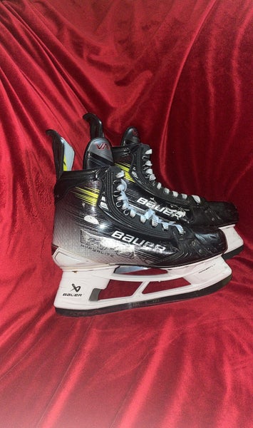 2023 Bauer Vapor Hyperlite 2 Hockey Skates 9 (Used)