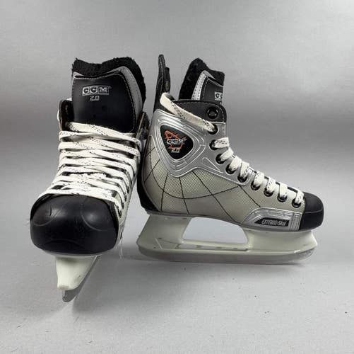 CCM Vector 2.0 Size 6 Vintage Intermediate Hockey Skates