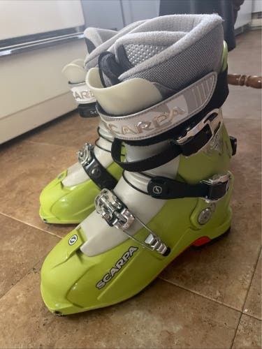 Mondo 26 & 26.5 Unisex Scarpa Alpine Touring Ski Boots (Used)