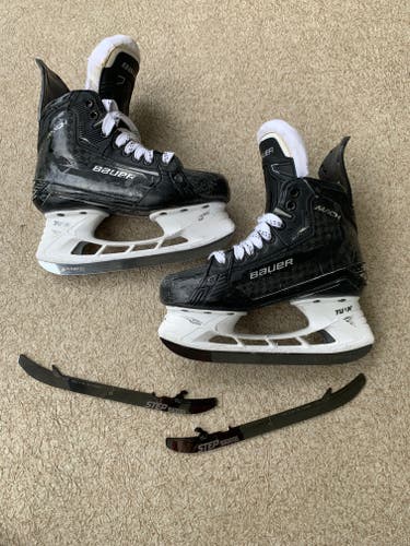 Bauer Supreme Mach Hockey Skates Extra Wide Width Size 4 (Used)