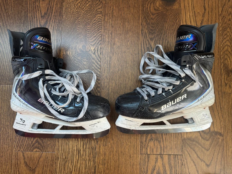 2025 Bauer Vapor Flylite Hockey Skates Regular Width 7 (Used)