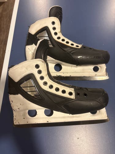 True One Piece Hockey Goalie Skates Regular Width 8.5 (Used)