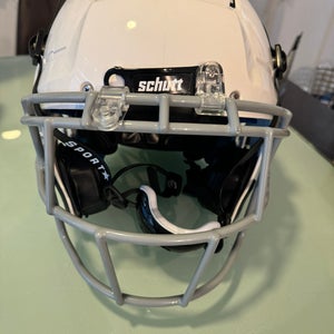 White Youth Medium Schutt F7 LX1 Helmet (Used)