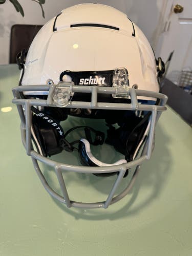 White Youth Medium Schutt F7 LX1 Helmet (Used)
