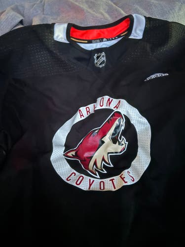 Coyotes Black Size 56 Adidas Jersey (Used)