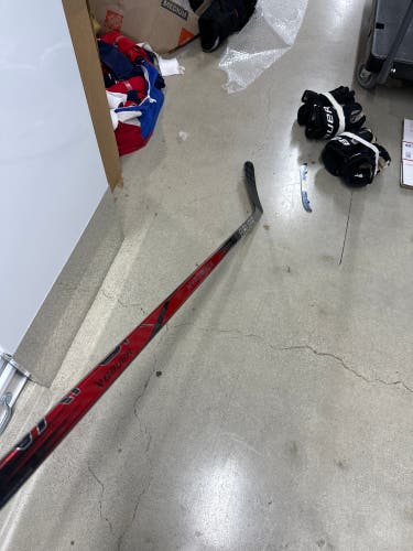 NHL CHICAGO BLACKHAWKS Senior Bauer Vapor Hyperlite 2 Left Hand P28TM 77 Flex Pro Stock (New)