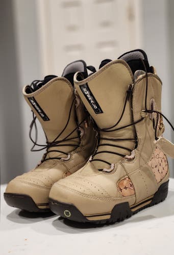 Women's Size M 8.0 (W 9.0) Burton Emerald Snowboard Boots Medium Flex All Mountain (Used)