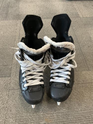 Used CCM JETSPEED FT675 Junior Hockey Skate Junior 03.5 11614-S000239872