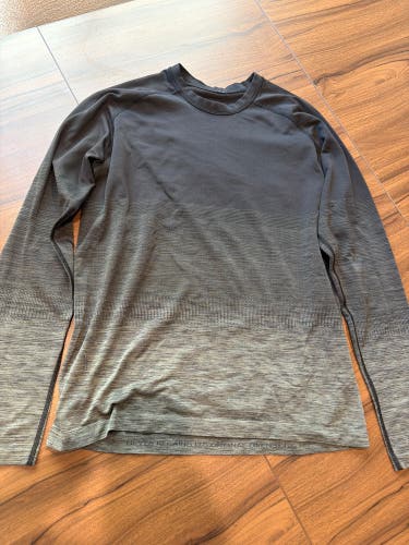 Black Medium Men's Lululemon Shirt (Used)