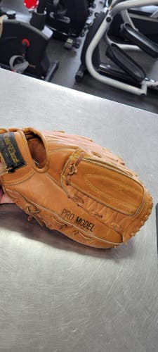 Used FIRST HAND 13 BB/SB Glove RH Throw None 13" 11497-C000159425