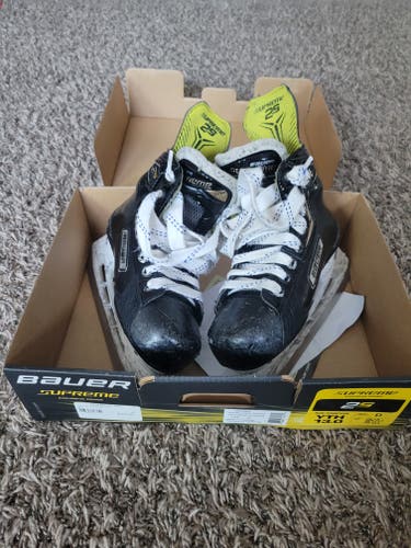 Bauer Supreme 2S Hockey Skates Regular Width 13 (Used)