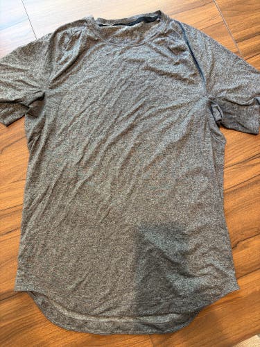 Gray Medium Men's Lululemon Shirt (Used)