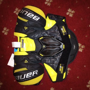 Medium Bauer Shoulder Pads M3 (New)