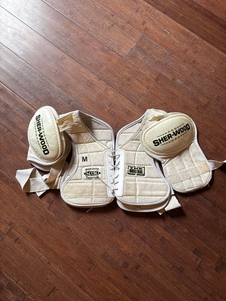 Medium Senior Sher-Wood 5030 Shoulder Pads (Used)