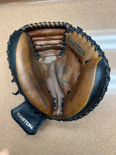 Easton Natural Series Youth RH Catcher's Baseball Glove (Used) NAT22