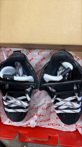 CCM EFlex 6.9 Hockey Goalie Skates Size 1 (New)