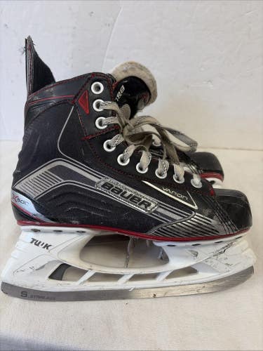 Int Size 5 Bauer Vapor X500 Ice Hockey Skates