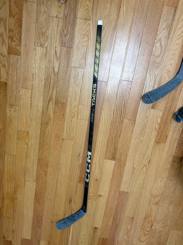 Intermediate CCM Tacks AS-VI Pro Right Handed Hockey Stick P29 65 Flex (Used)
