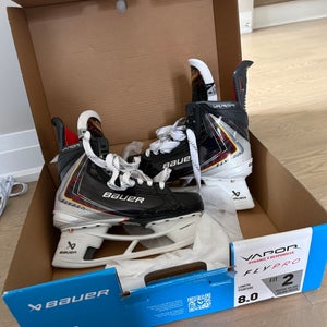Black 2025 Bauer Vapor Flypro Hockey Skates Regular Width 8 (Brand New)