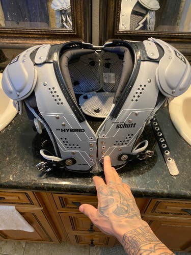 Medium Adult Schutt Shoulder Pads (Used)