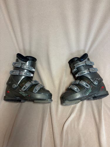 Mondo 25 & 25.5 Unisex Nordica All Mountain F5 Ski Boots (Used)