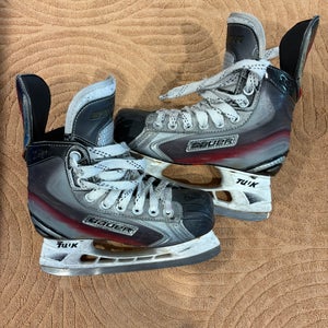 Junior Bauer Vapor X 7.0 Hockey Skates Regular Width Size 2 (Used)