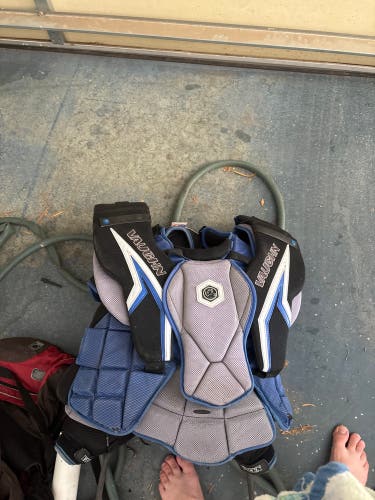 Medium Vaughn SLR3 Pro Carbon Goalie Chest Protector (Used)
