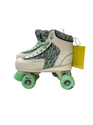 Used RollerDerby Senior Roller Quad Skates White Senior 6 11847-S000036901